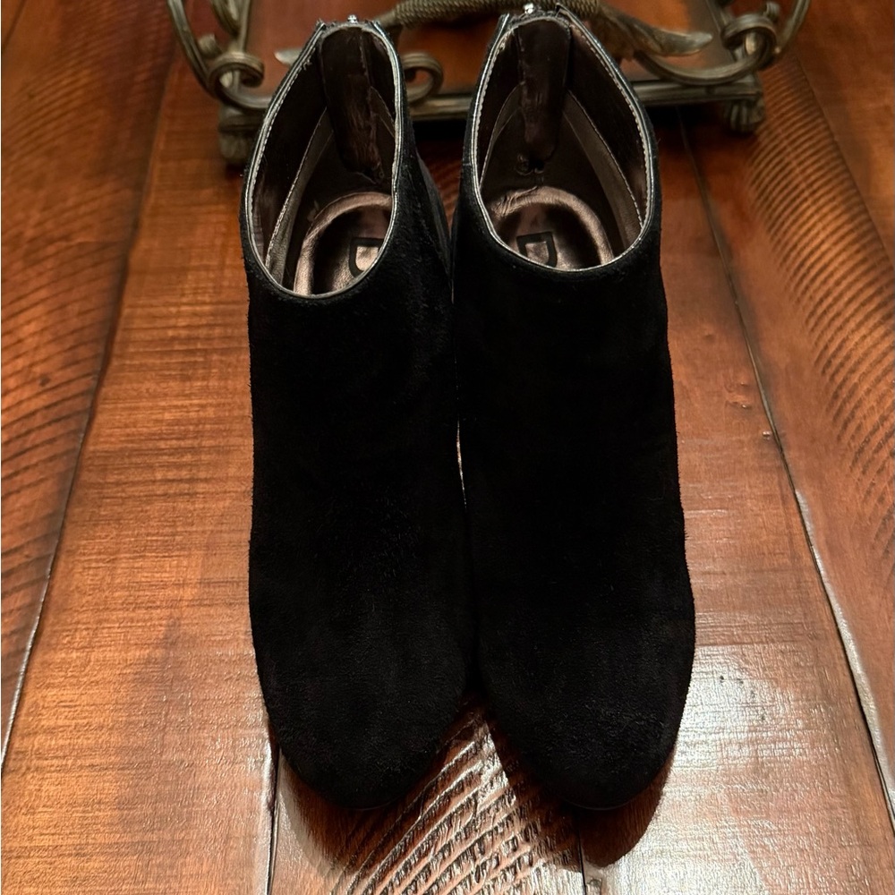 DKNY Thrill Black Suede Wedge Ankle Booties Size 7.5 (38)